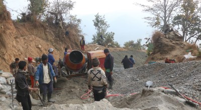 सडक स्तरोन्नति गरिँदै